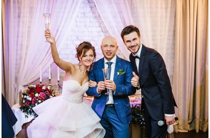 Ведущий Георгий Толстопятов