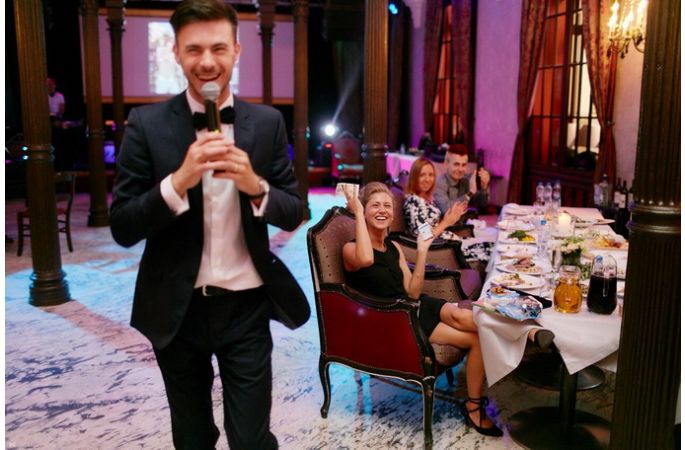 Ведущий Георгий Толстопятов