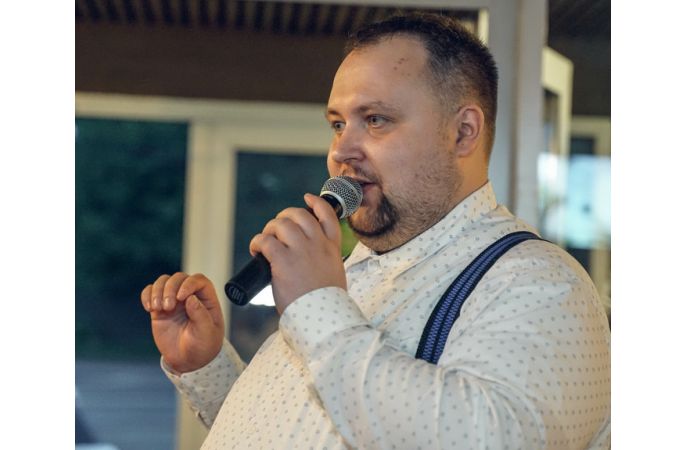 Ведущий Макс Терешкин